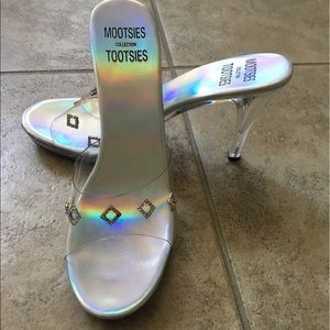 Acrylic heeled shoes